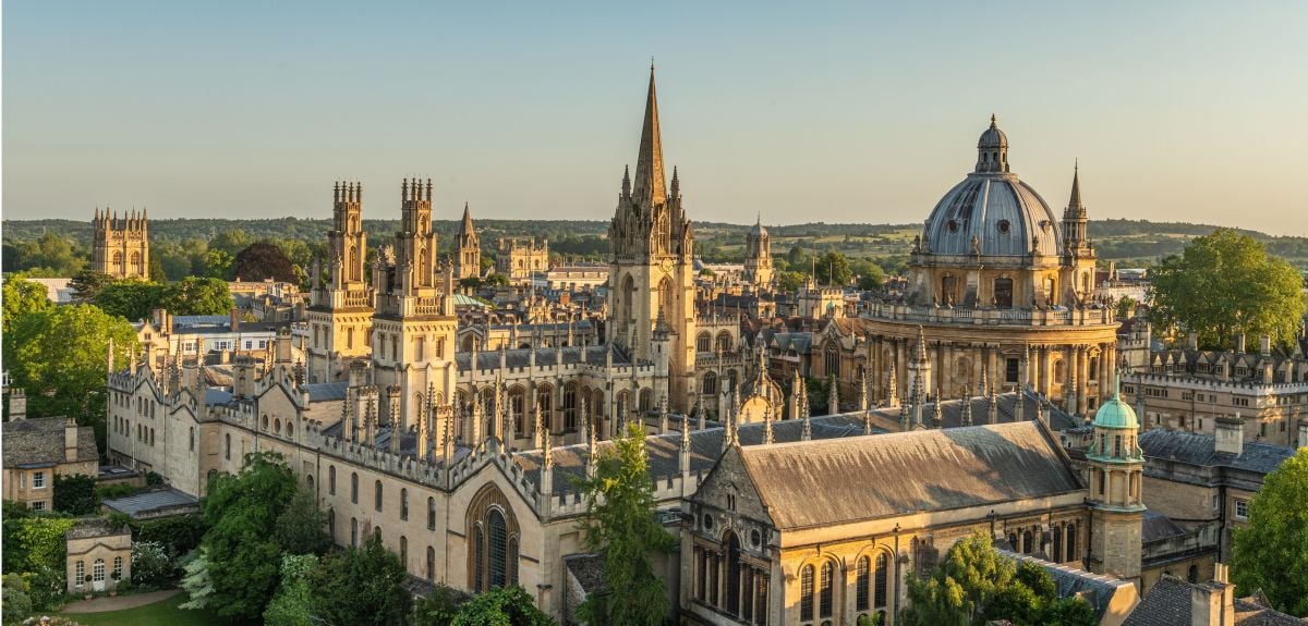 Capa da matéria Cenário de ‘Meu ano em Oxford’, Universidade cresceu ao abrigar estudantes expulsos